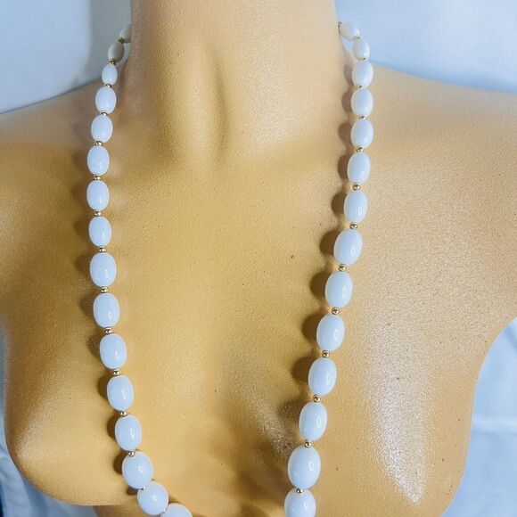 Vintage Monet Necklace White Gold Beaded Beads Strand ￼￼ 28” Gold Clasp 4507 - Picture 6 of 14